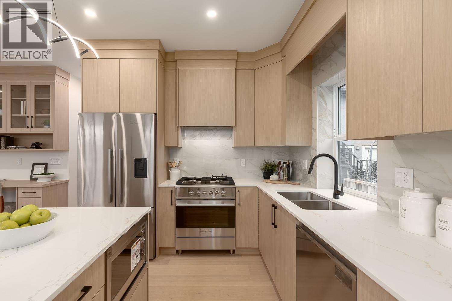 2 3506 E PENDER STREET, Vancouver