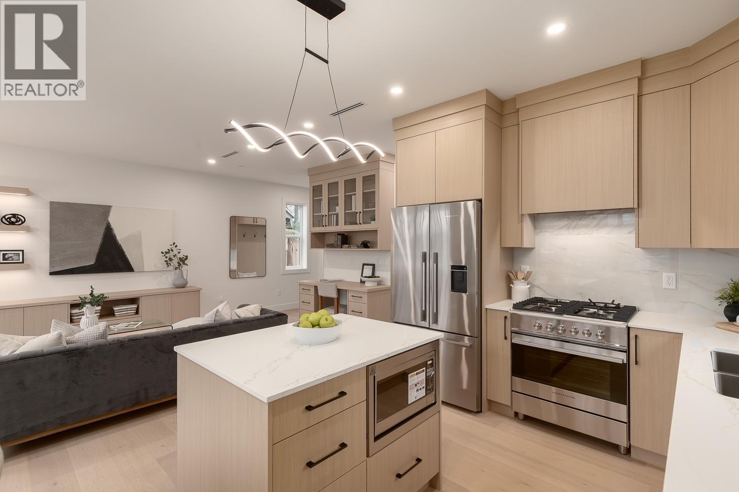 2 3506 E PENDER STREET, Vancouver