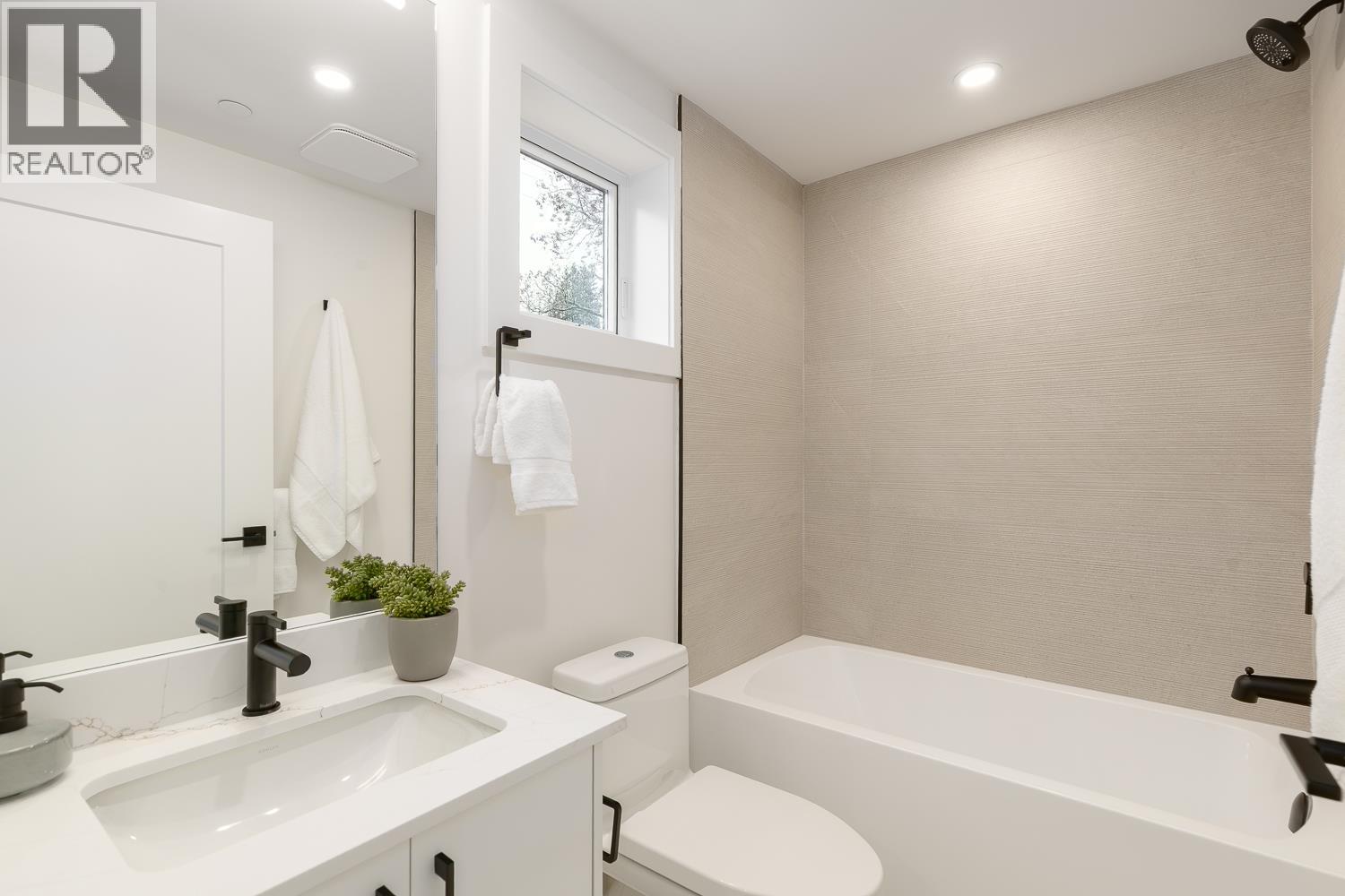 1 3508 E PENDER STREET, Vancouver