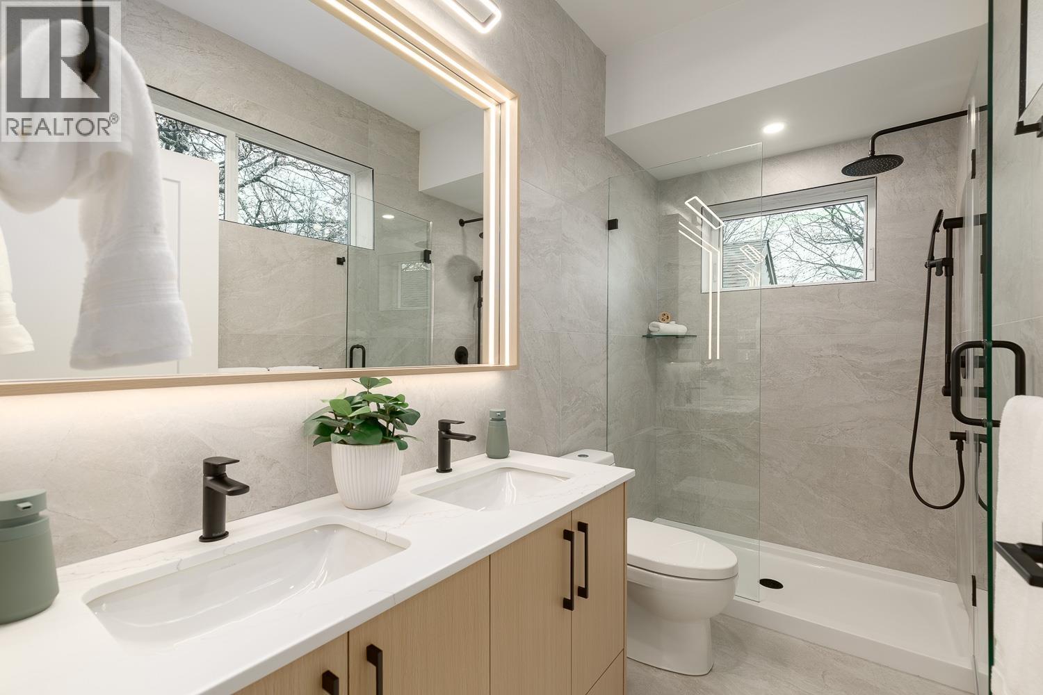 1 3508 E PENDER STREET, Vancouver