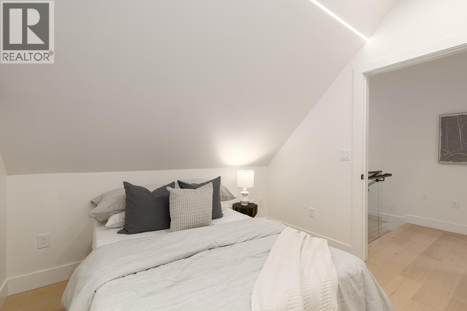 1 3508 E PENDER STREET, Vancouver