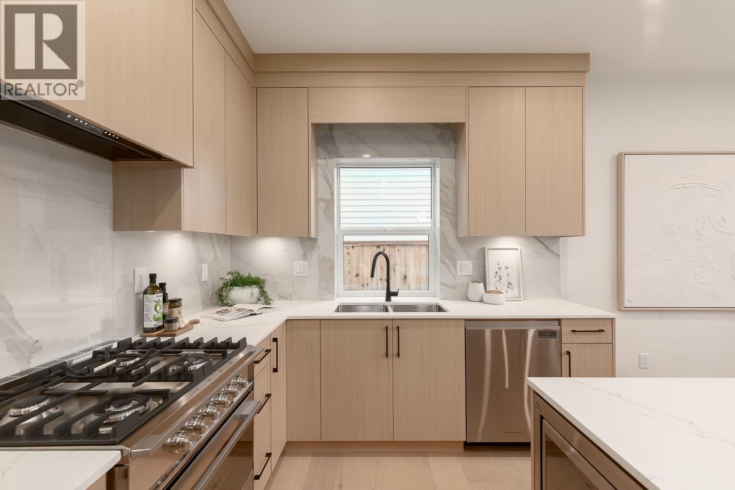 1 3508 E PENDER STREET, Vancouver