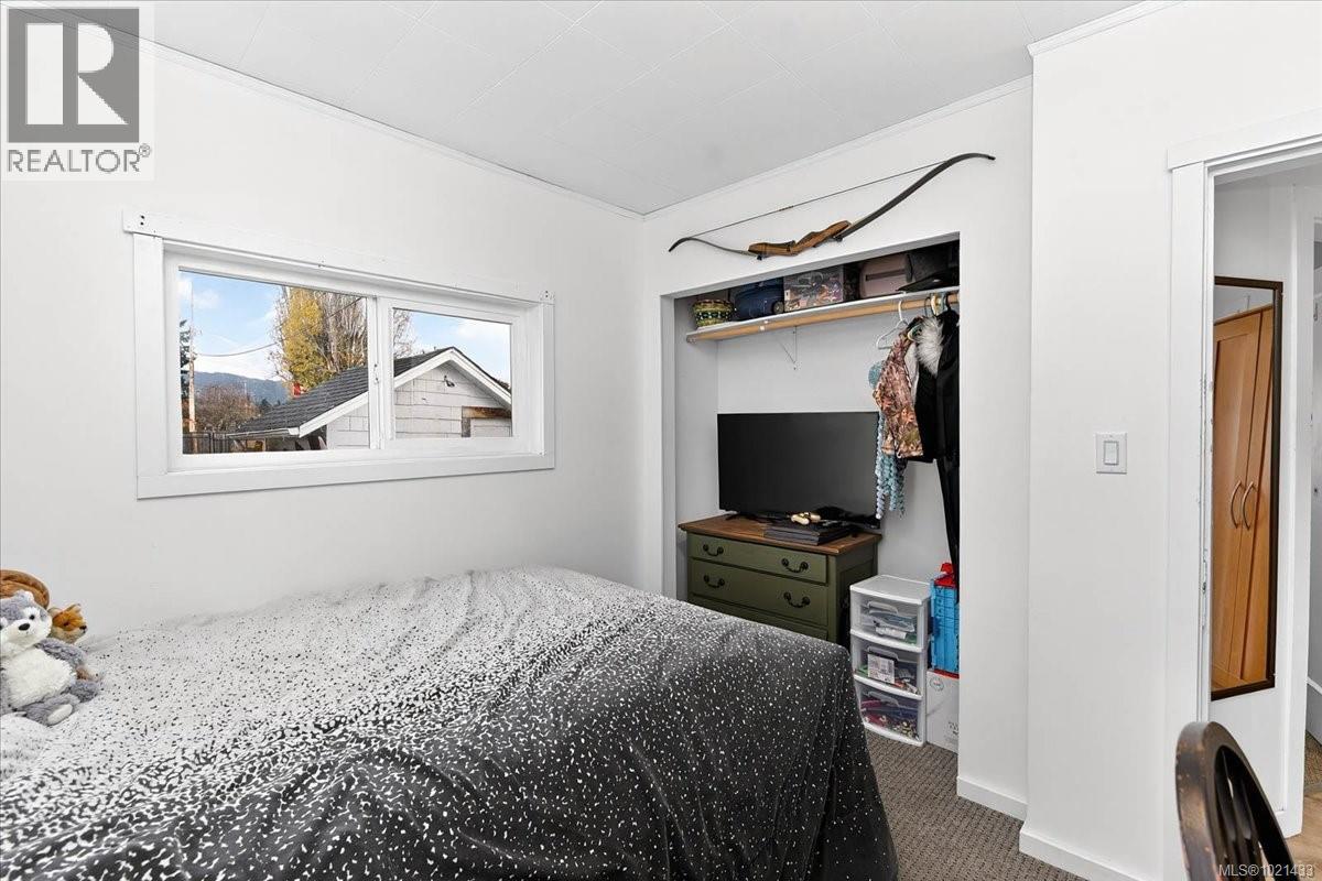 4167 Morton St - 35