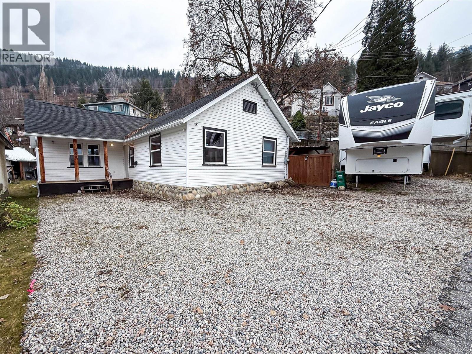 950 Aspen Street, Trail