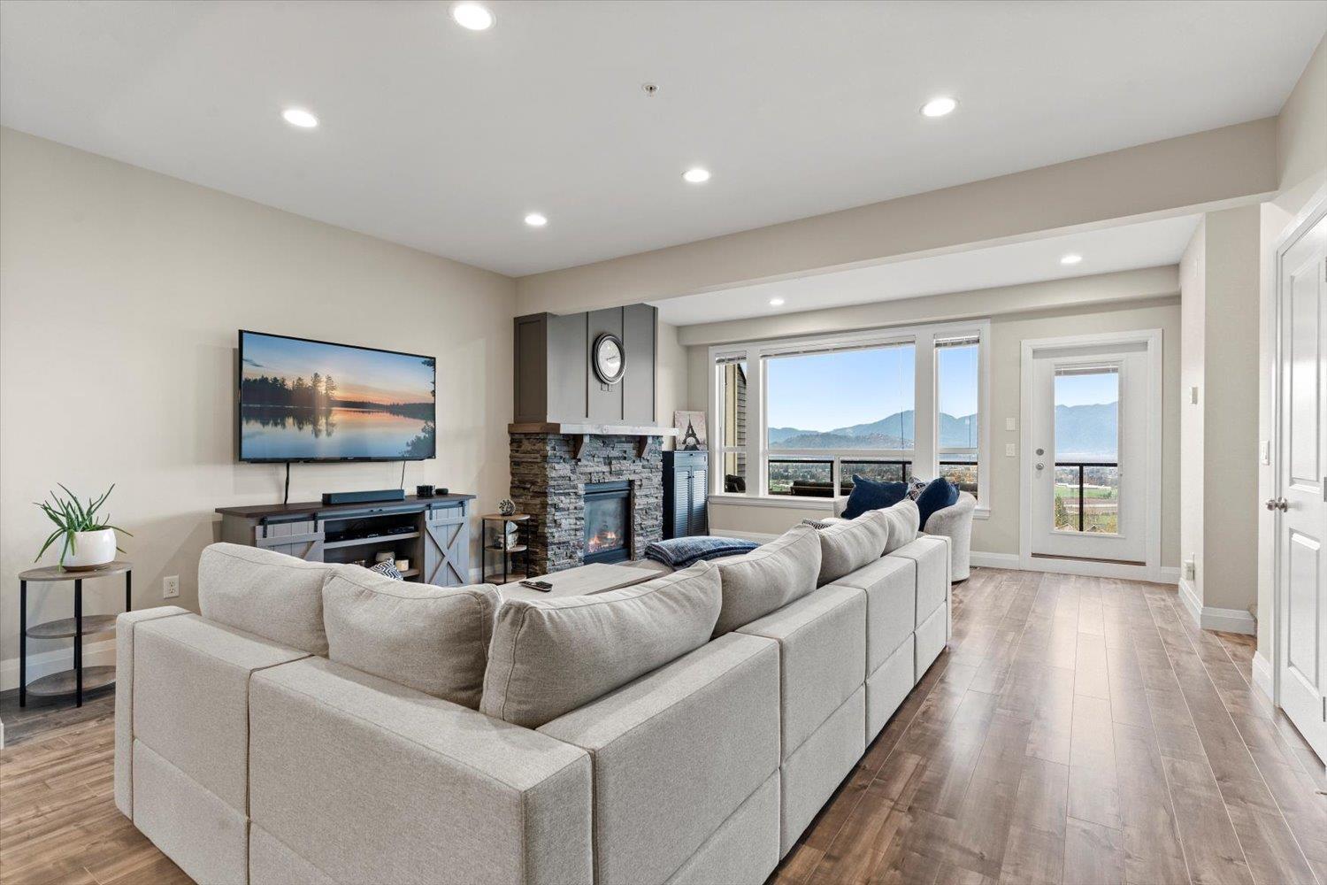 4 6026 LINDEMAN STREET, Promontory, Chilliwack