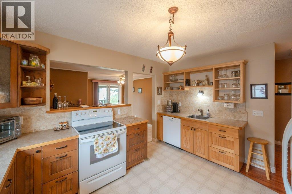 703 Similkameen Avenue, Oliver