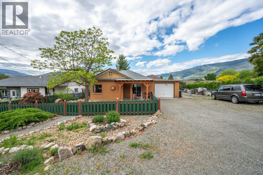 703 Similkameen Avenue, Oliver