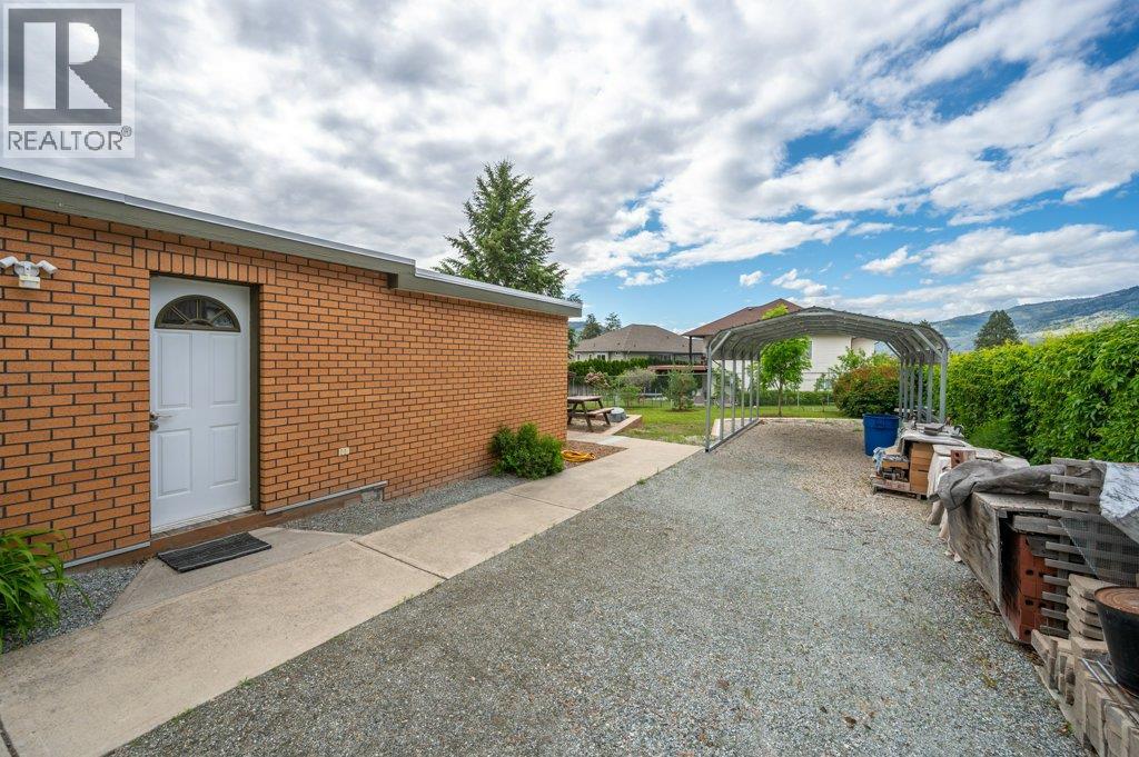 703 Similkameen Avenue, Oliver