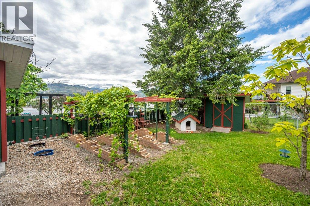 703 Similkameen Avenue, Oliver