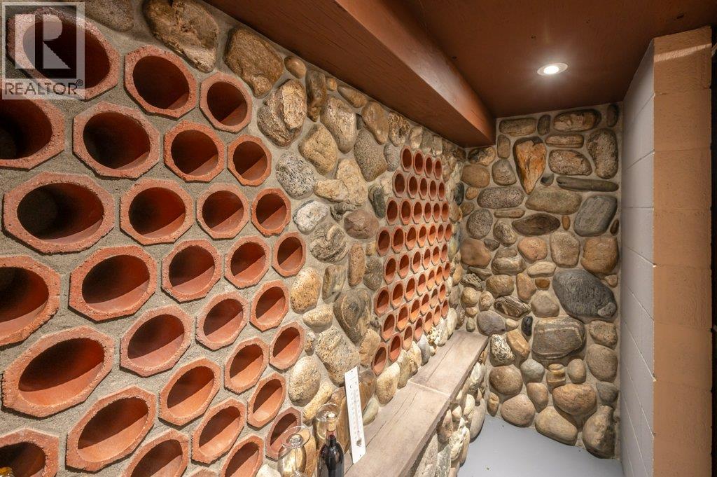 703 Similkameen Avenue, Oliver