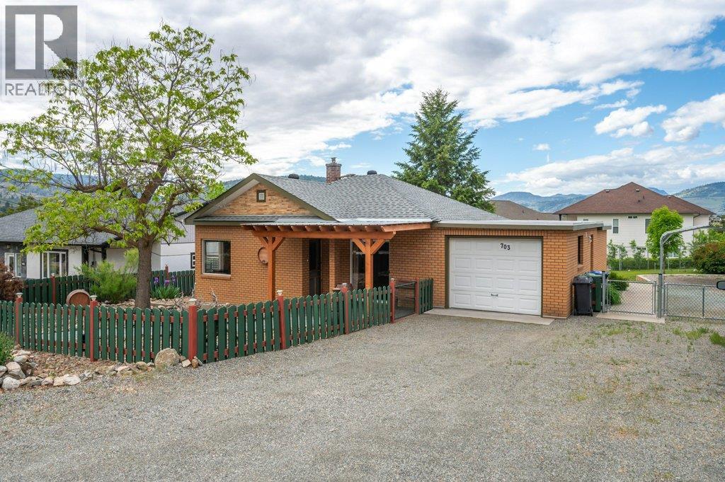 703 Similkameen Avenue, Oliver