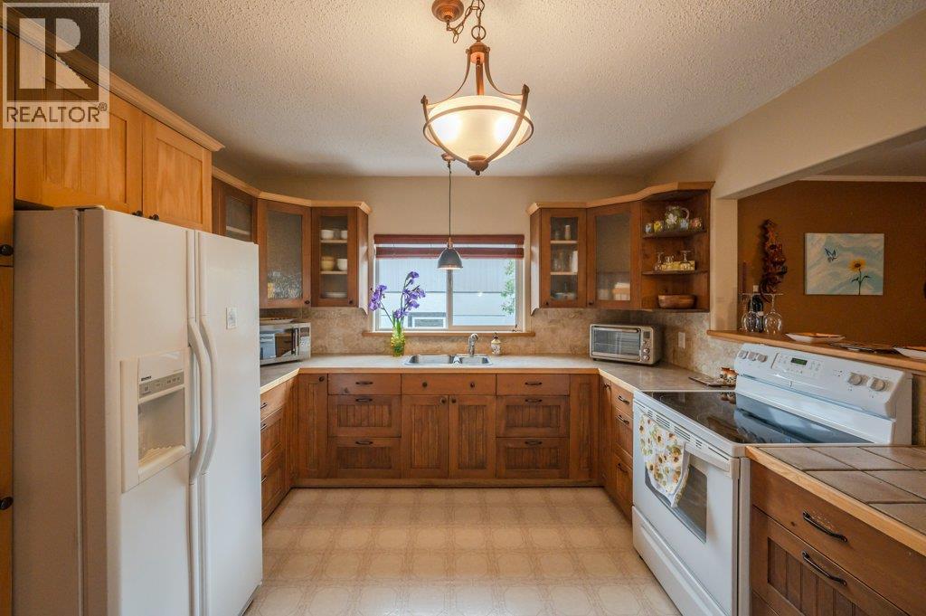 703 Similkameen Avenue, Oliver