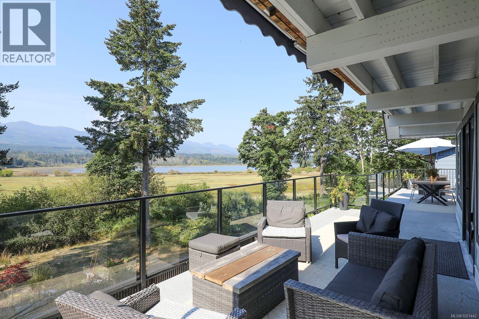 7703 Tozer Rd, Fanny Bay