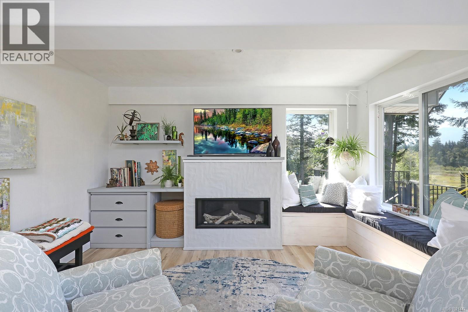 7703 Tozer Rd, Fanny Bay