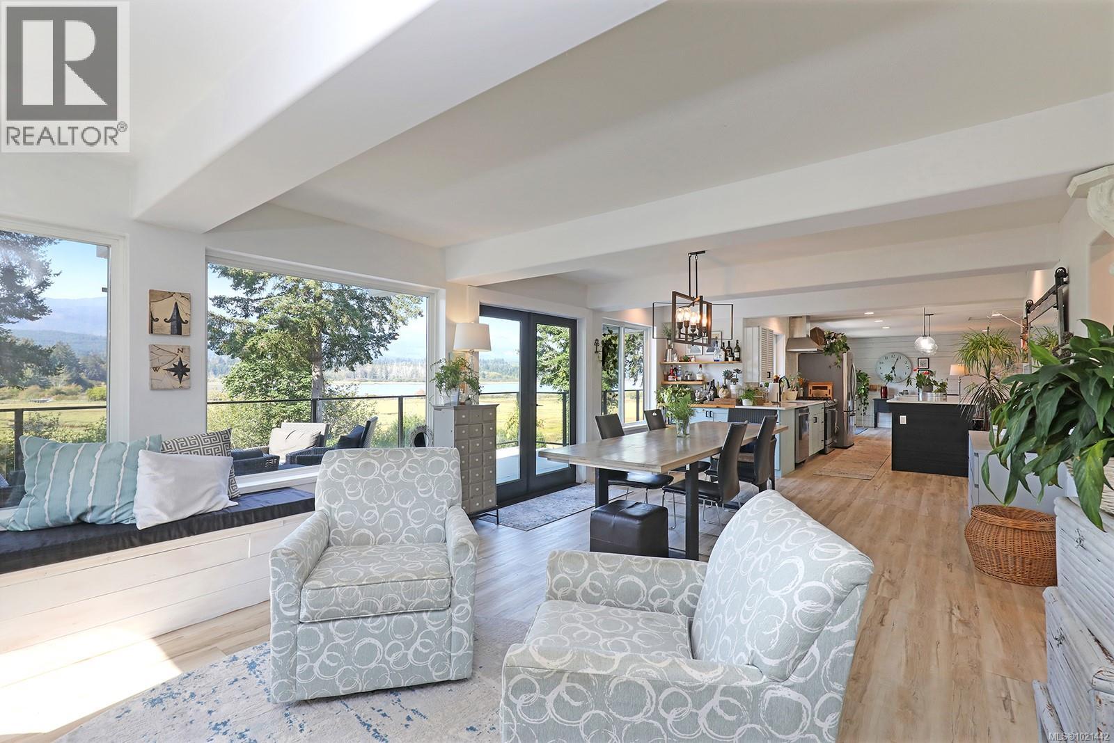 7703 Tozer Rd, Fanny Bay