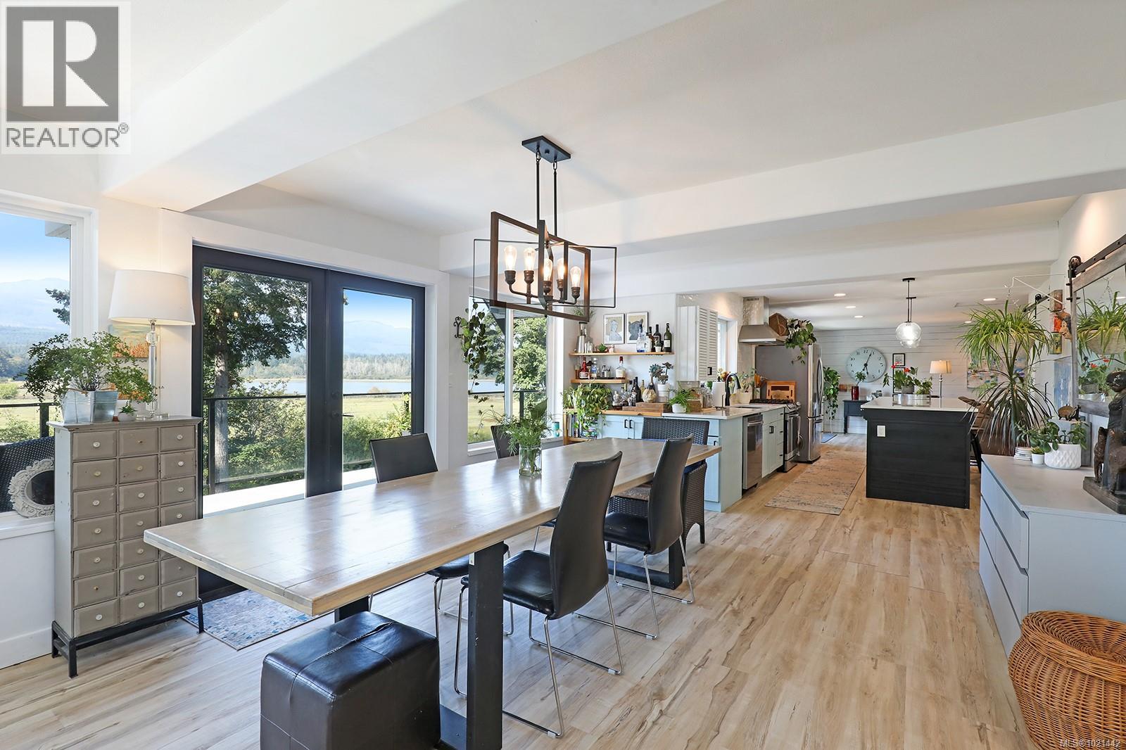 7703 Tozer Rd, Fanny Bay