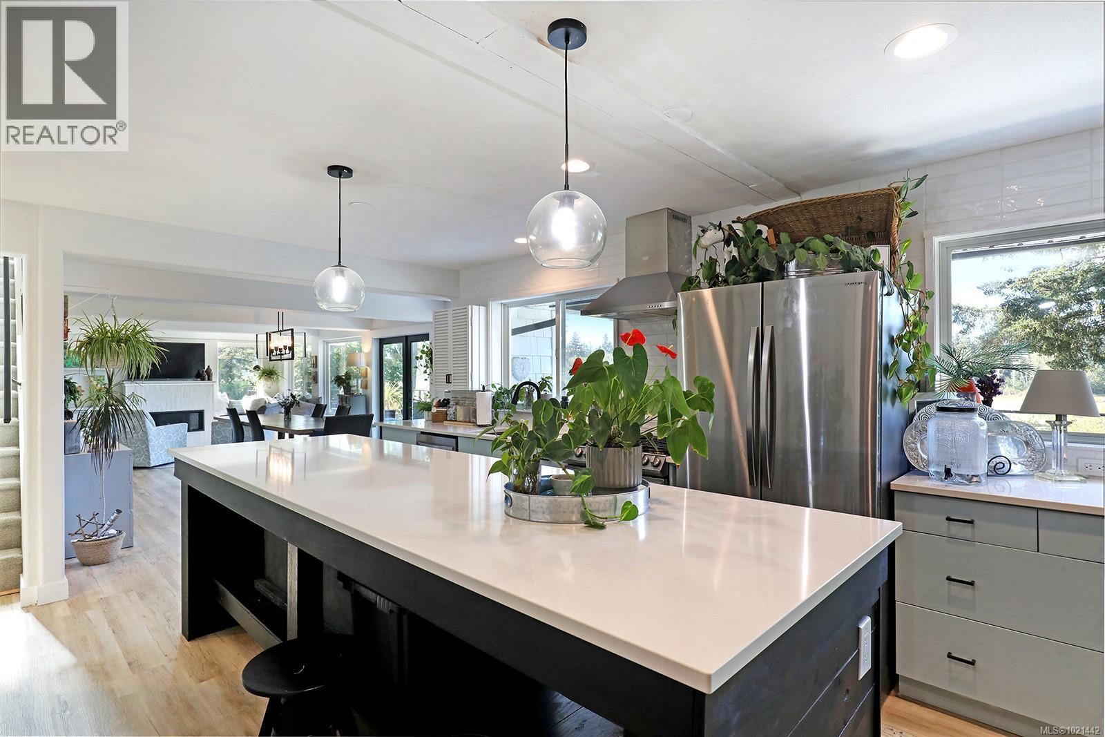 7703 Tozer Rd, Fanny Bay