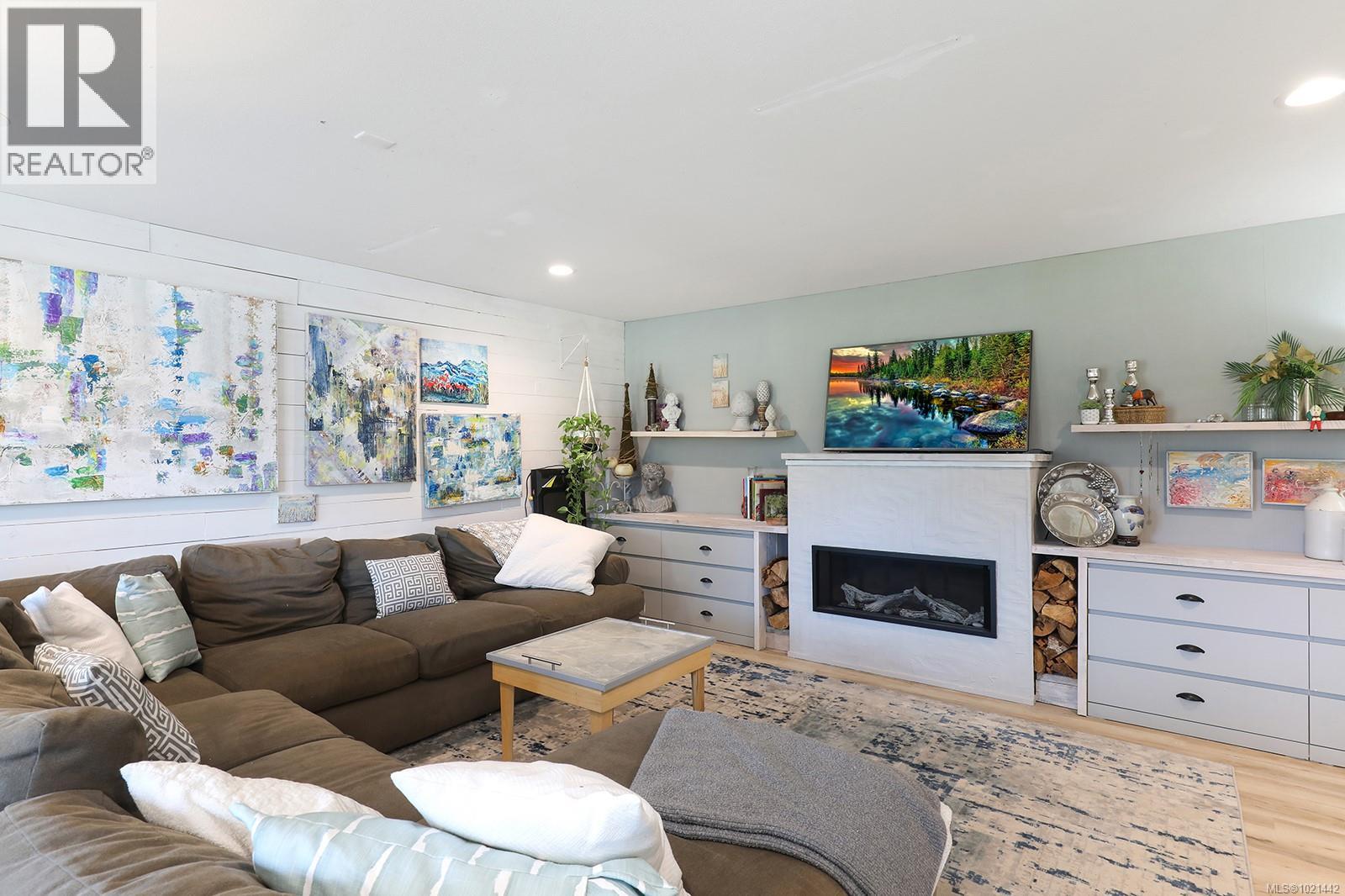 7703 Tozer Rd, Fanny Bay