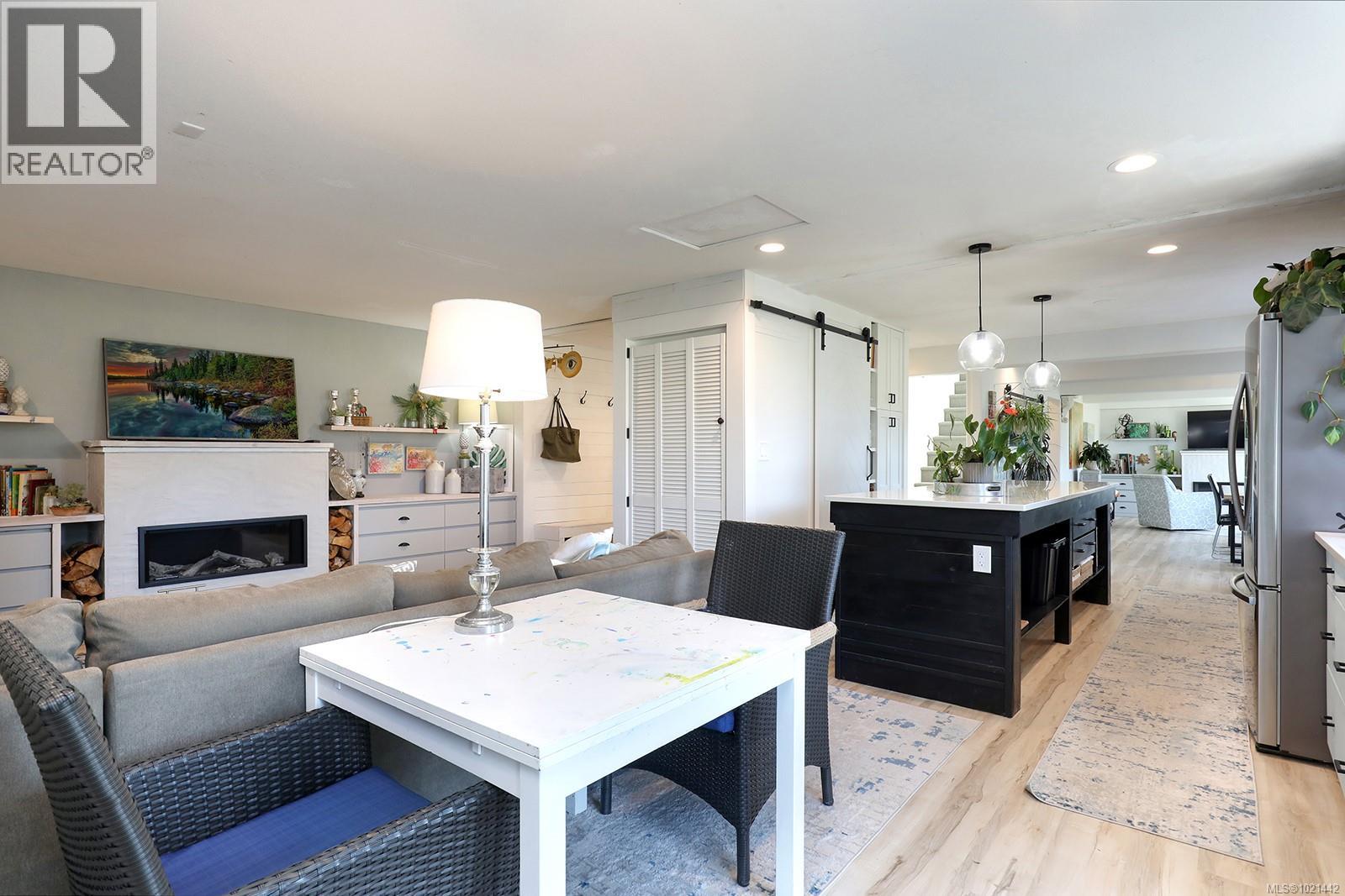 7703 Tozer Rd, Fanny Bay