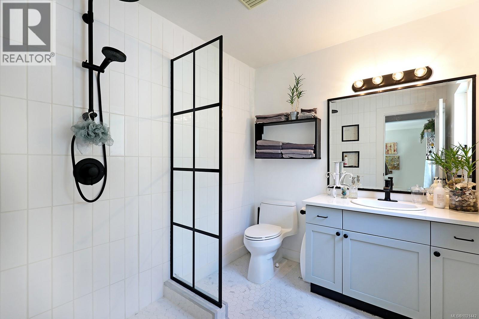 7703 Tozer Rd, Fanny Bay