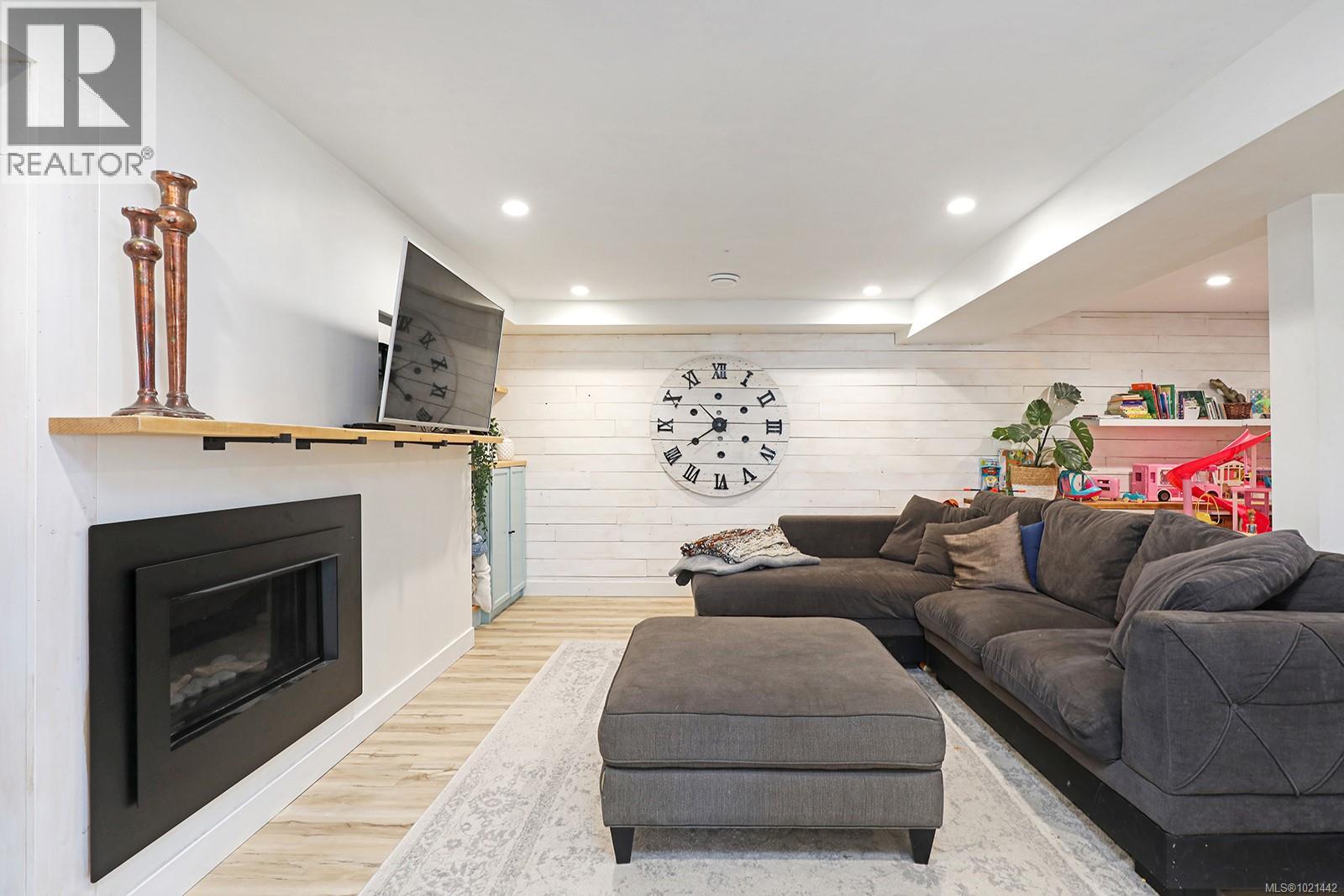 7703 Tozer Rd, Fanny Bay