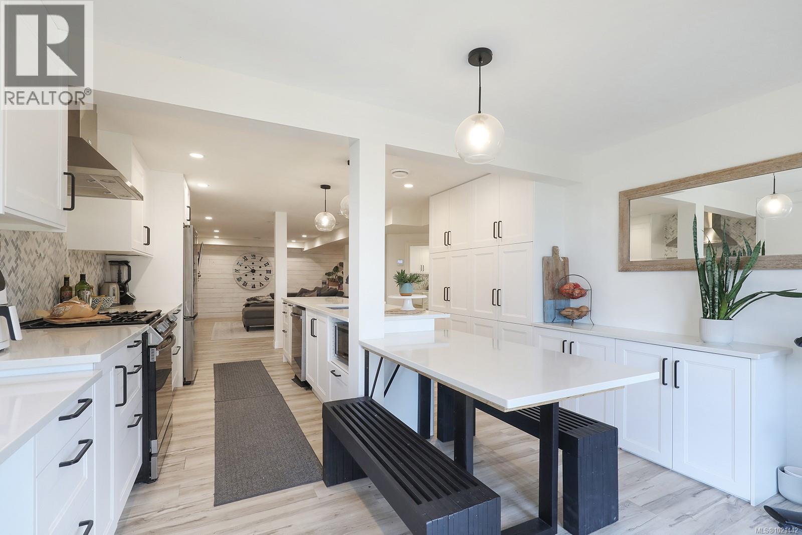 7703 Tozer Rd, Fanny Bay