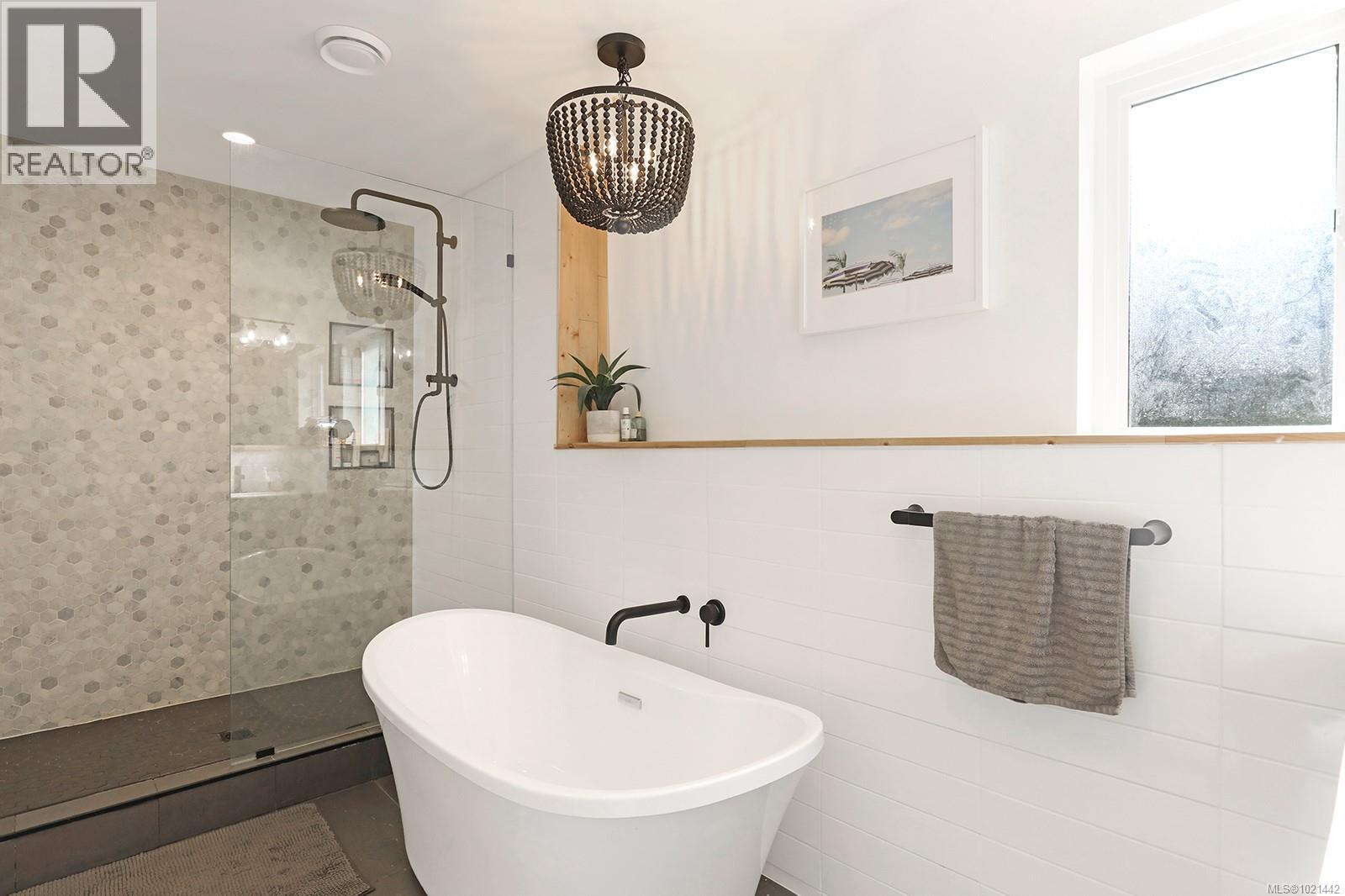 7703 Tozer Rd, Fanny Bay