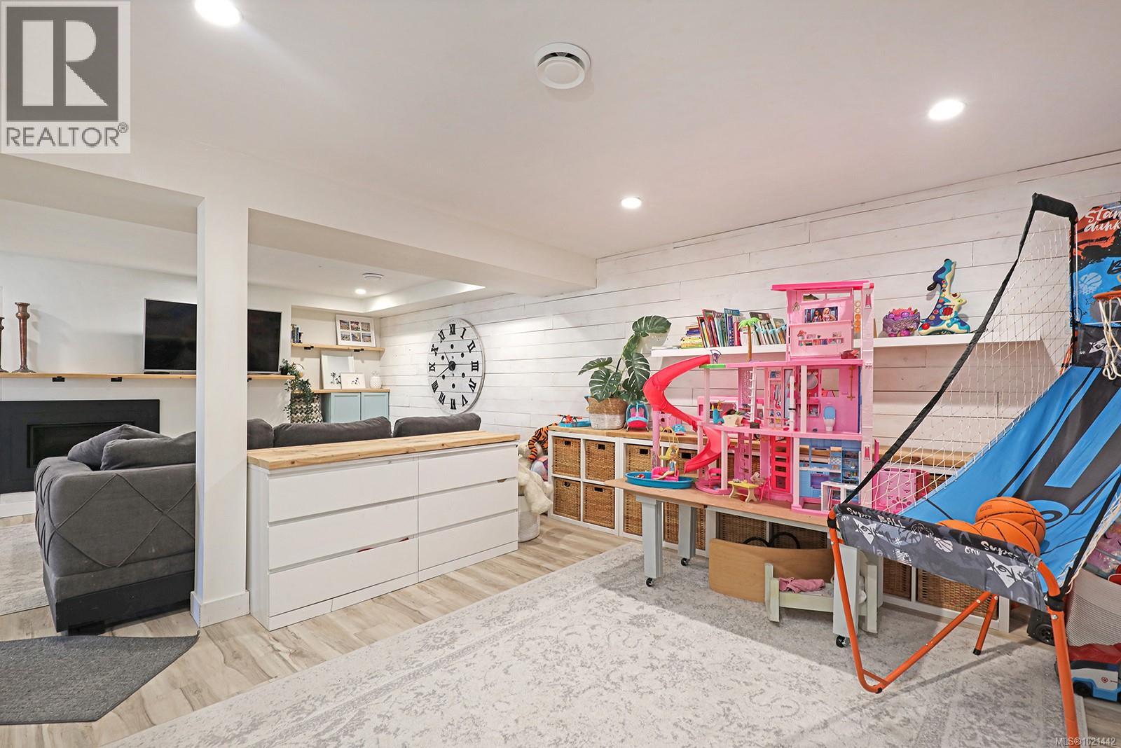 7703 Tozer Rd, Fanny Bay