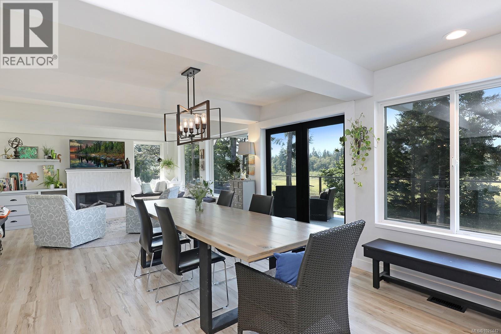 7703 Tozer Rd, Fanny Bay