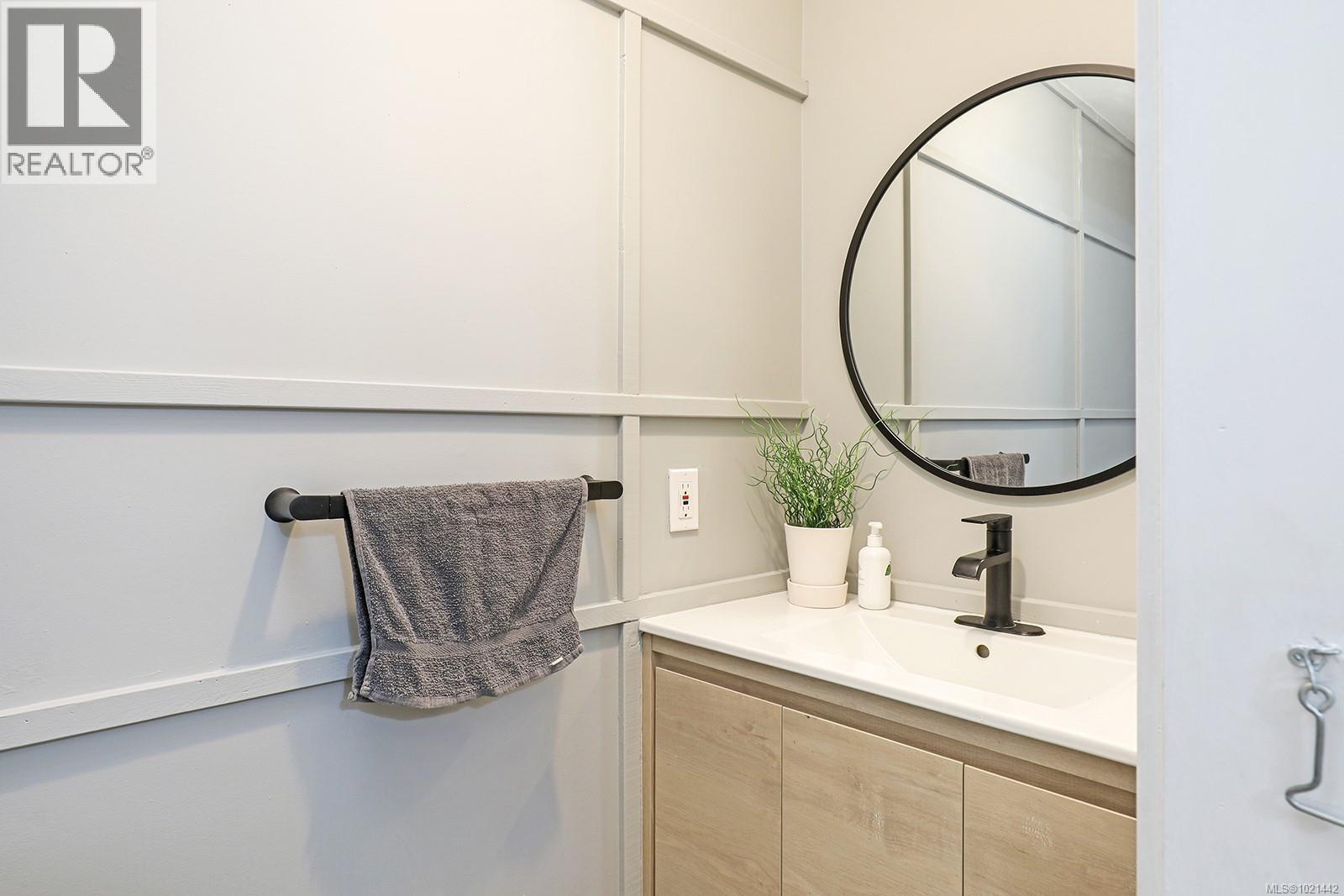 7703 Tozer Rd, Fanny Bay