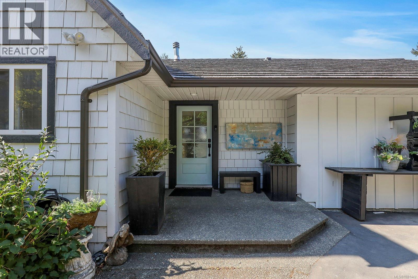 7703 Tozer Rd, Fanny Bay