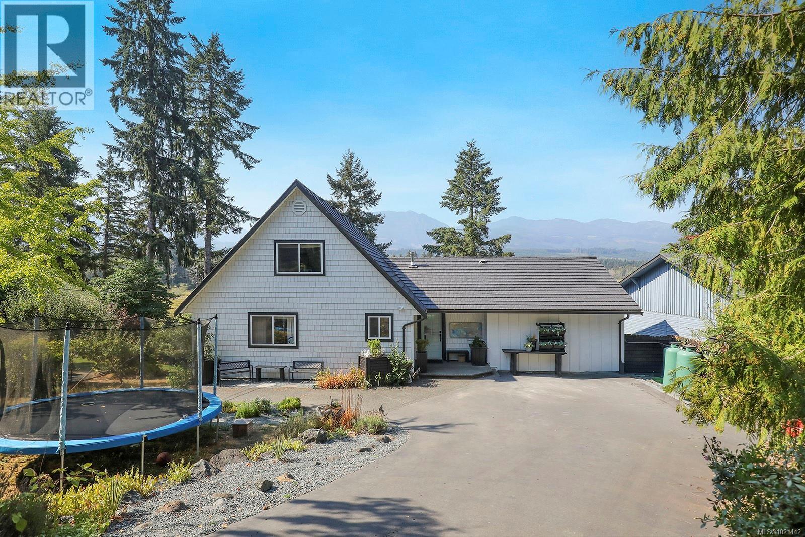 7703 Tozer Rd, Fanny Bay