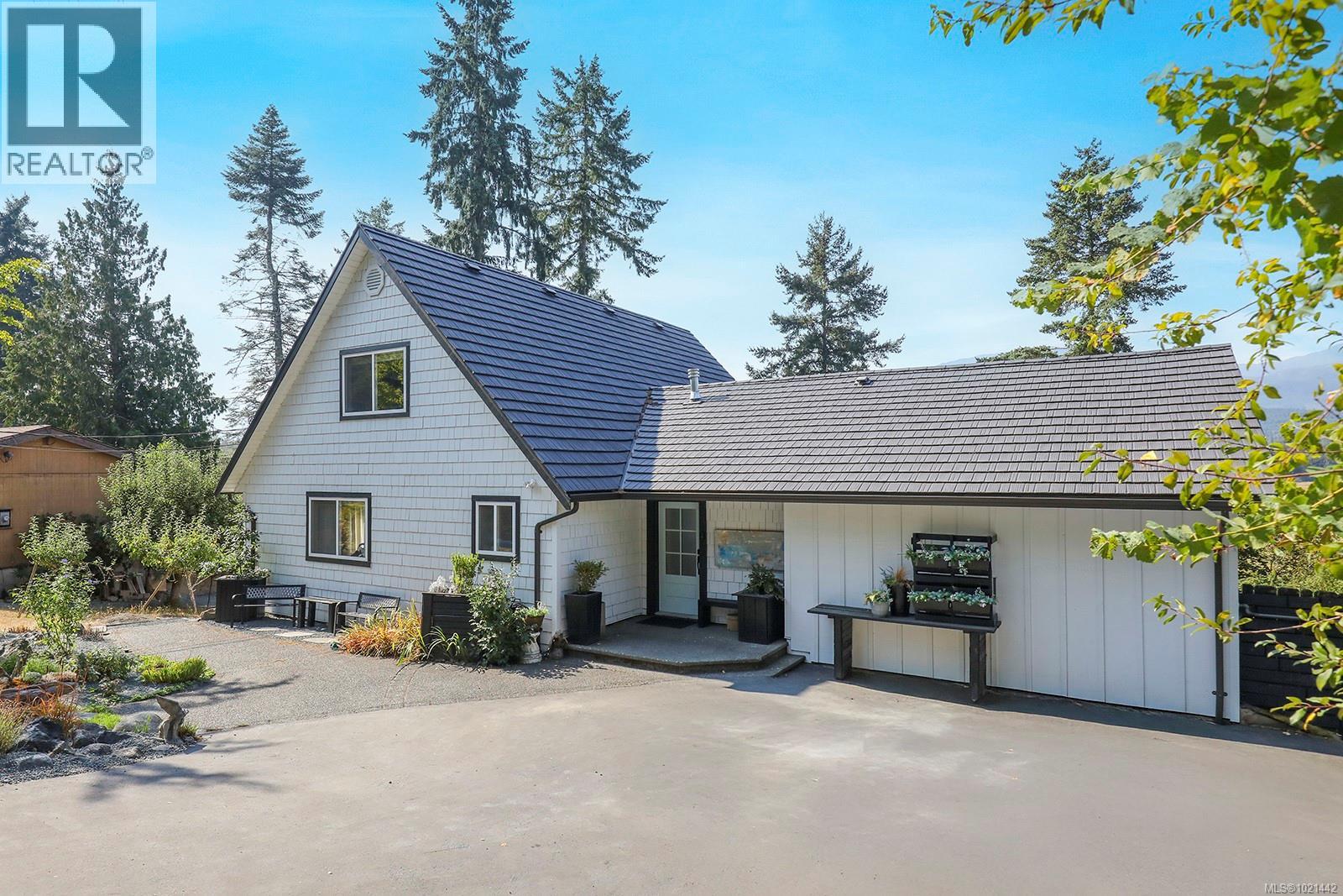 7703 Tozer Rd, Fanny Bay