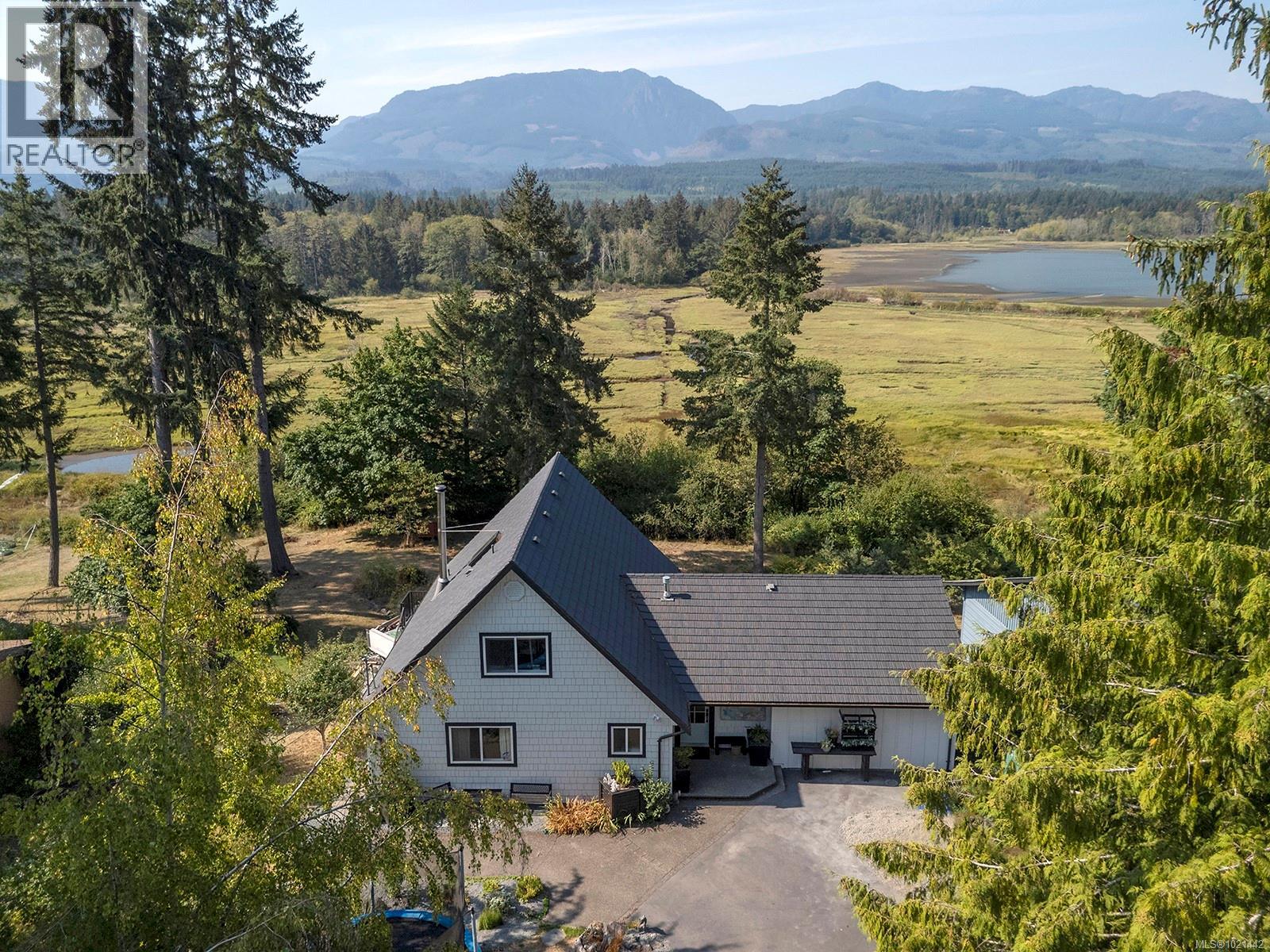 7703 Tozer Rd, Fanny Bay