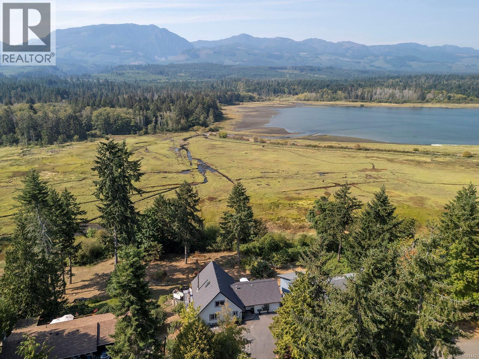 7703 Tozer Rd, Fanny Bay