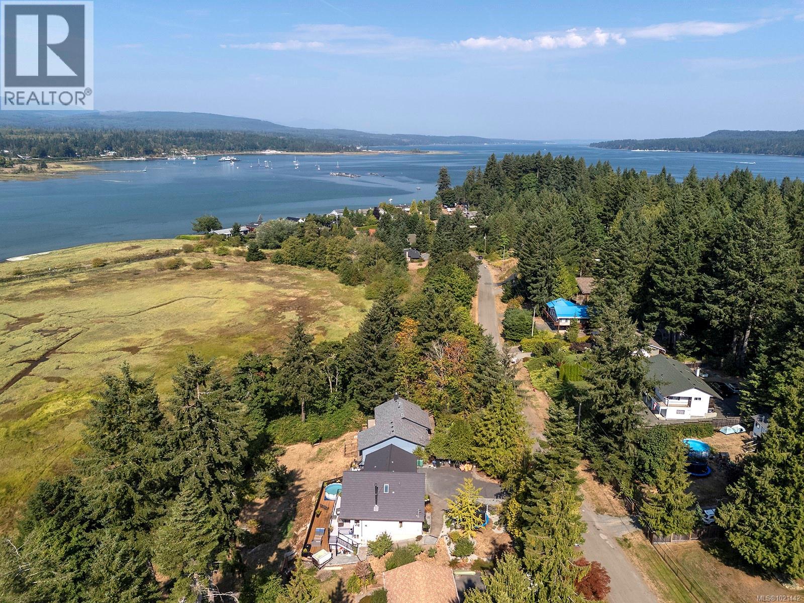 7703 Tozer Rd, Fanny Bay