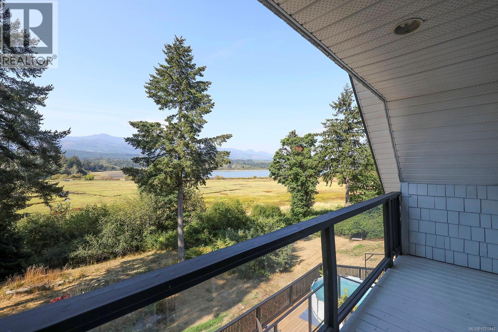 7703 Tozer Rd, Fanny Bay