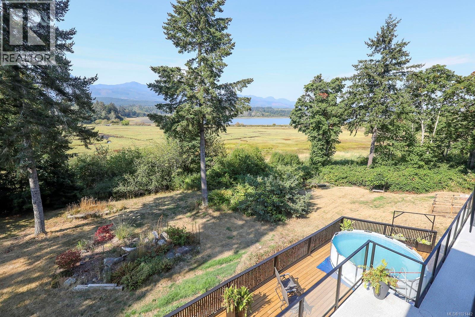 7703 Tozer Rd, Fanny Bay