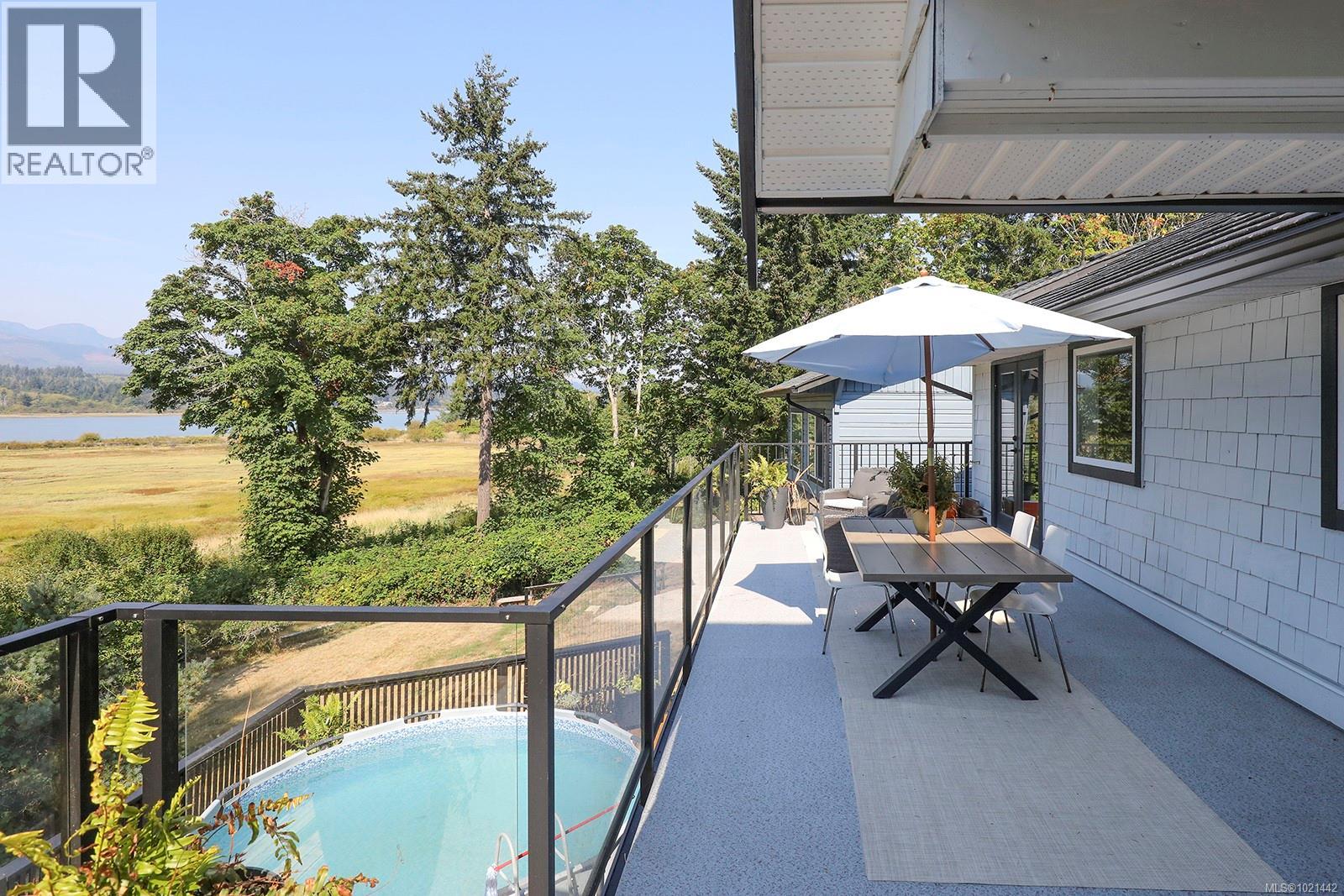 7703 Tozer Rd, Fanny Bay