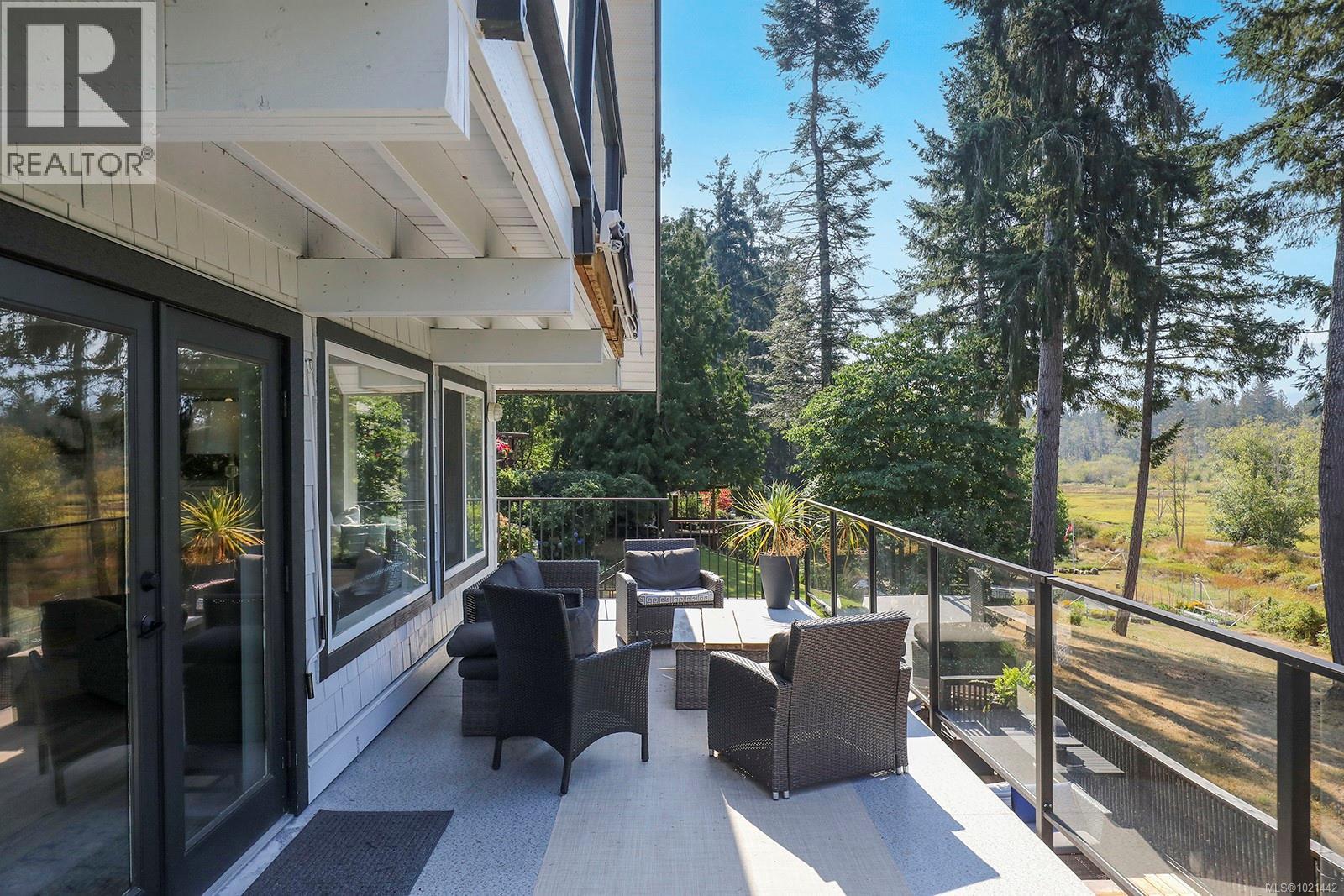 7703 Tozer Rd, Fanny Bay