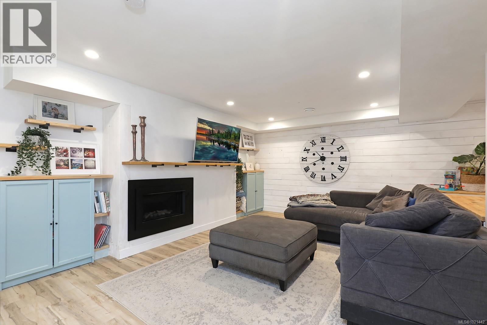 7703 Tozer Rd, Fanny Bay