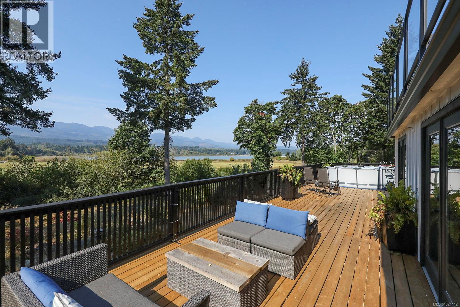 7703 Tozer Rd, Fanny Bay