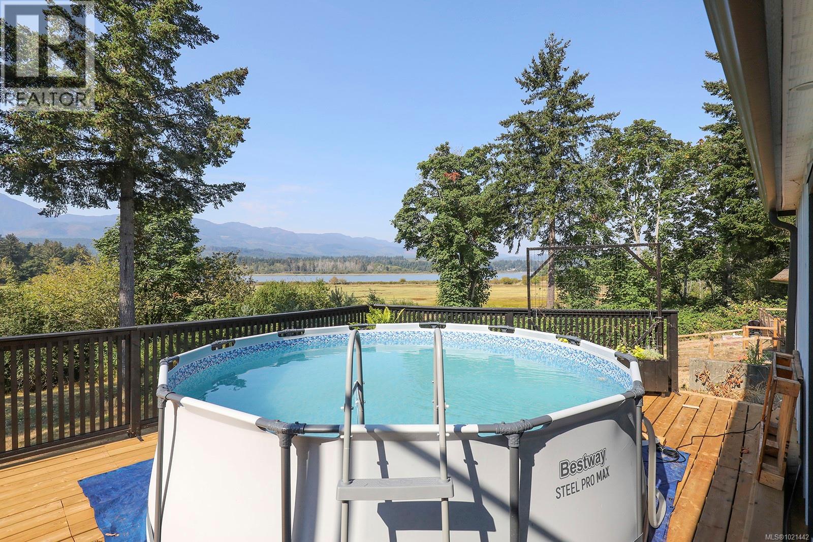 7703 Tozer Rd, Fanny Bay