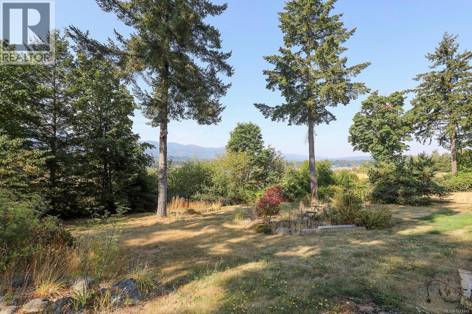 7703 Tozer Rd, Fanny Bay