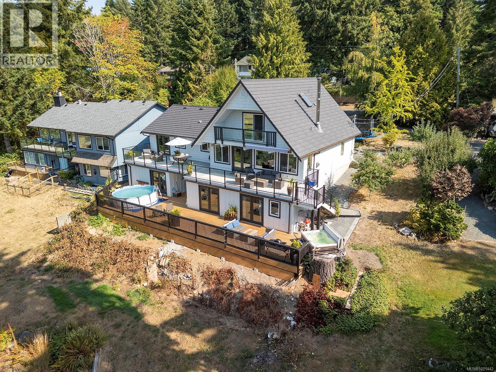 7703 Tozer Rd, Fanny Bay