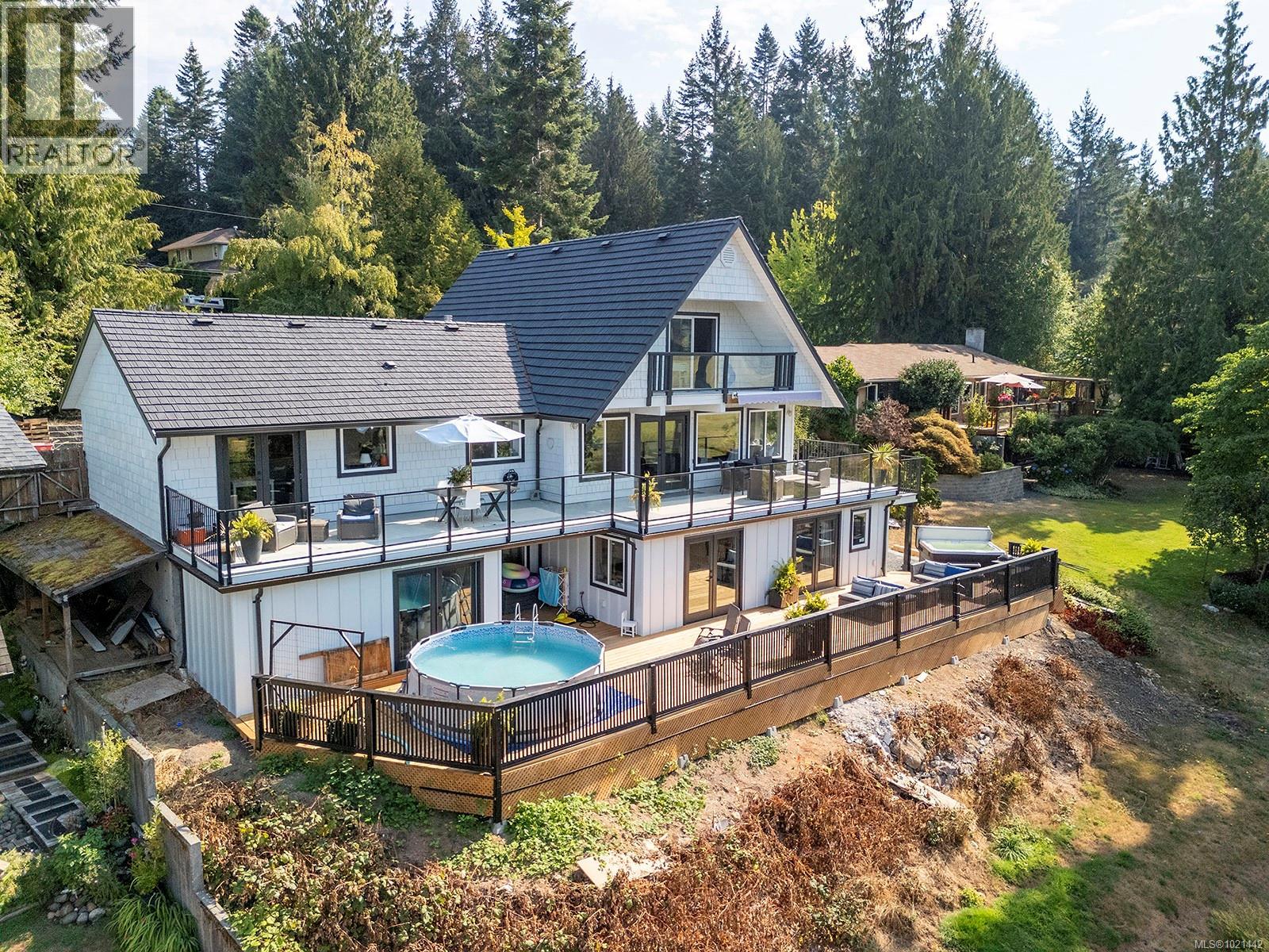 7703 Tozer Rd, Fanny Bay