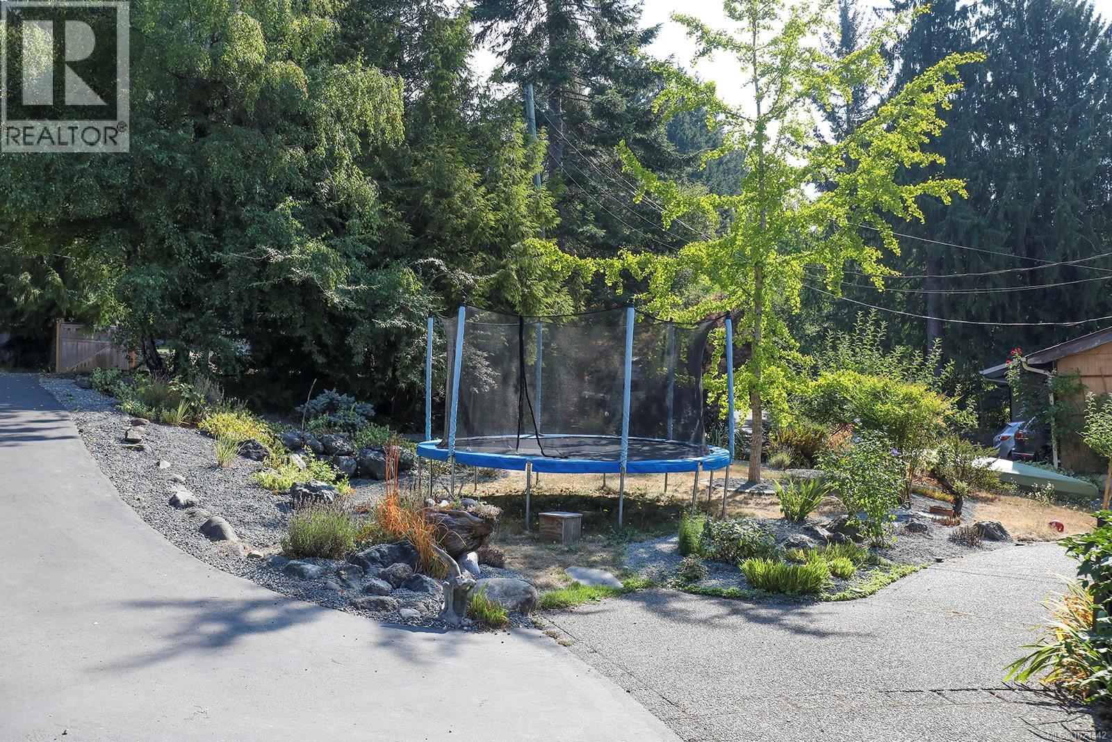 7703 Tozer Rd, Fanny Bay