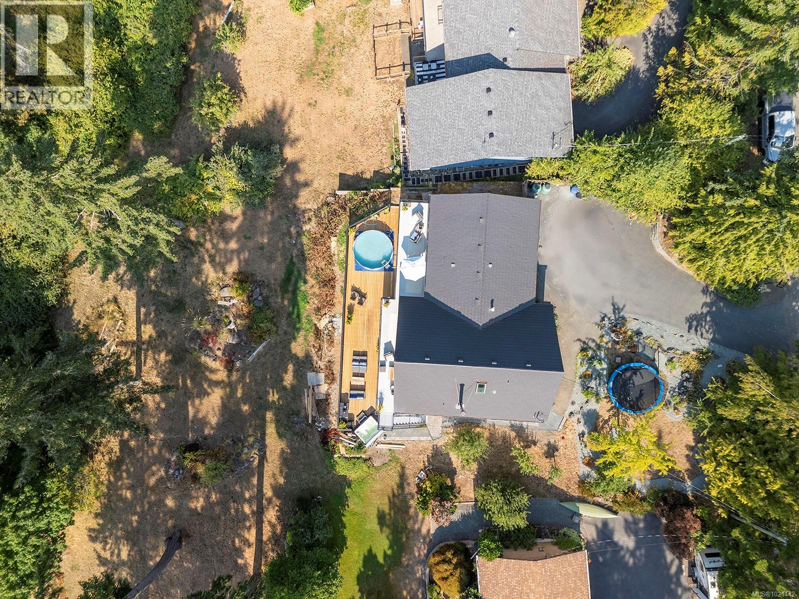 7703 Tozer Rd, Fanny Bay