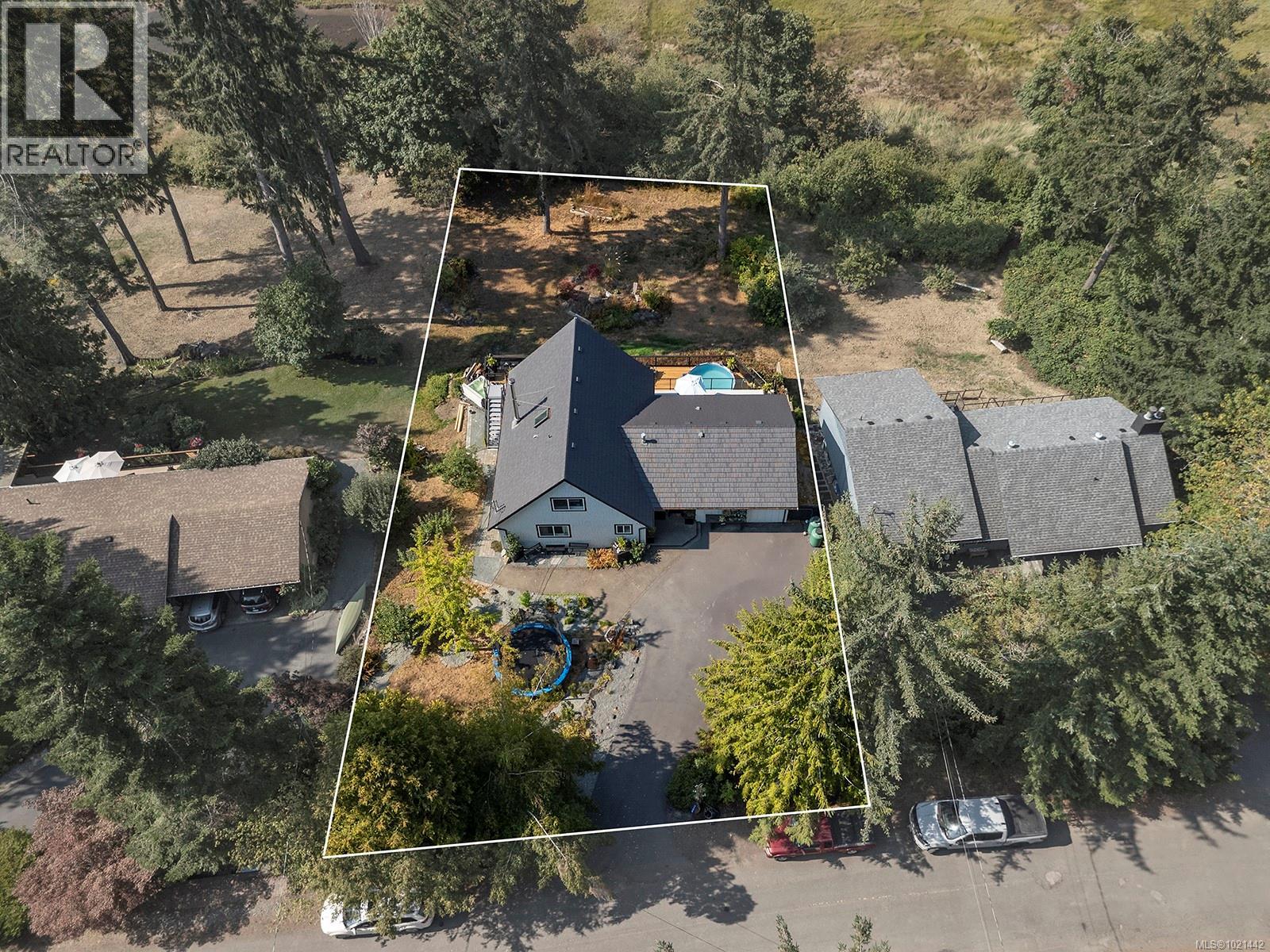 7703 Tozer Rd, Fanny Bay