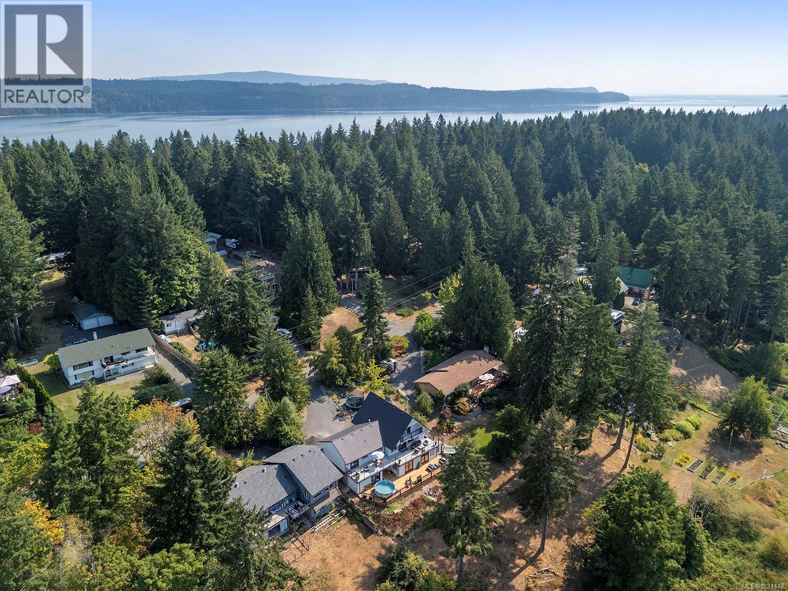 7703 Tozer Rd, Fanny Bay